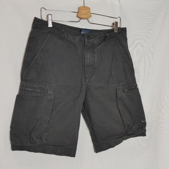Nike‎ Sportswear Cargo Shorts Slate Gray Khaki Flat Fornt Pockets 32 613644-060 - Picture 4 of 8
